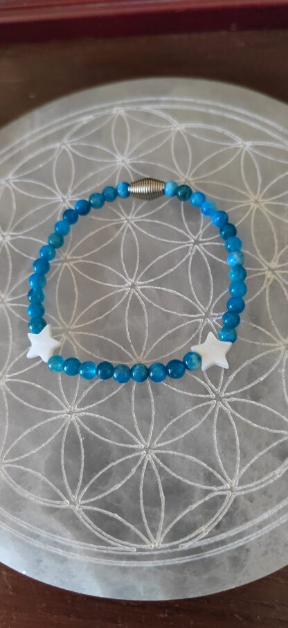 bracelet "subtilitÉ" apatite bleue, étoiles nacre